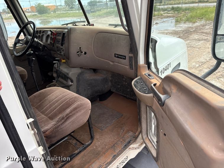 image for item EM0581 2004 Mack CX613 flatbed truck