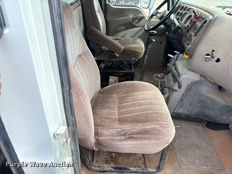 image for item EM0581 2004 Mack CX613 flatbed truck