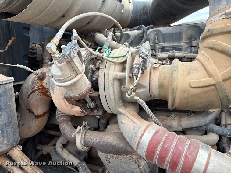 image for item EM0581 2004 Mack CX613 flatbed truck