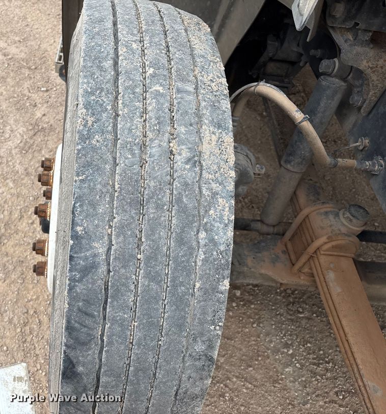 image for item EM0581 2004 Mack CX613 flatbed truck