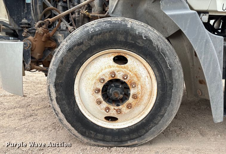 image for item EM0581 2004 Mack CX613 flatbed truck