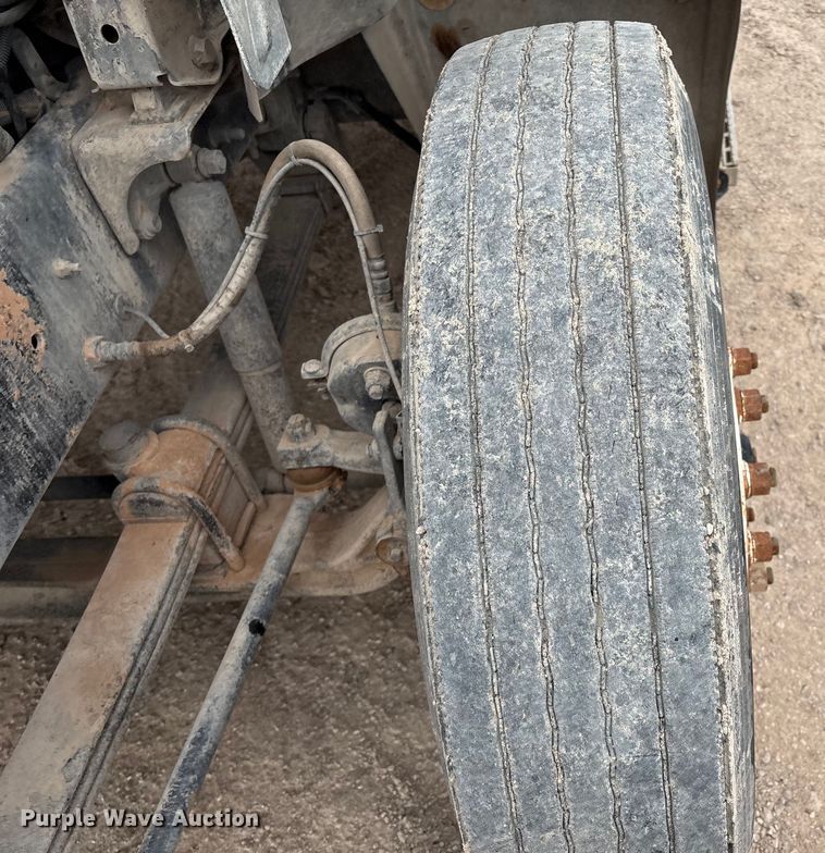 image for item EM0581 2004 Mack CX613 flatbed truck