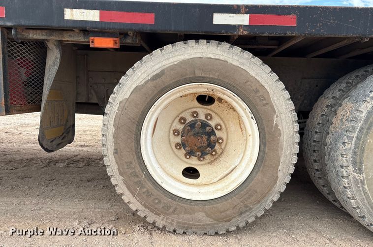 image for item EM0581 2004 Mack CX613 flatbed truck