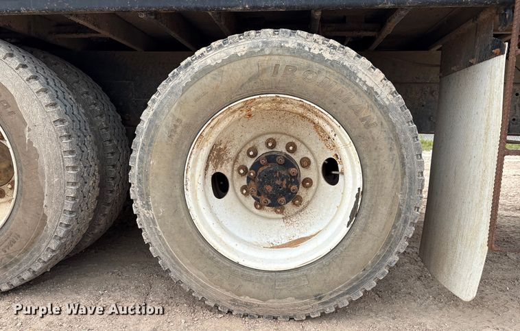 image for item EM0581 2004 Mack CX613 flatbed truck