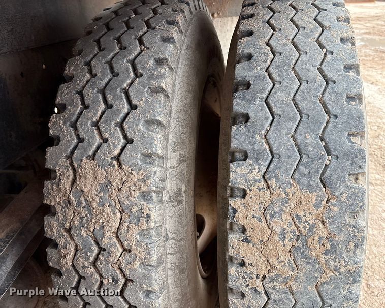 image for item EM0581 2004 Mack CX613 flatbed truck