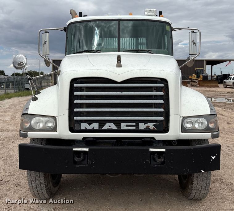 image for item EM0583 2008 Mack GU713 flatbed truck