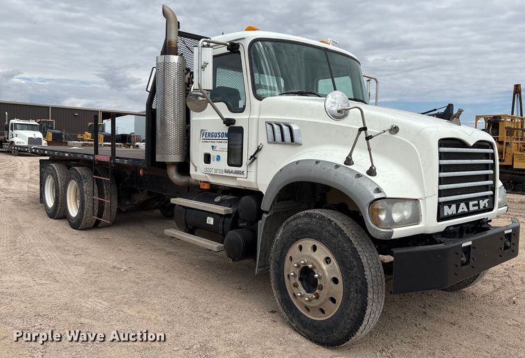 image for item EM0583 2008 Mack GU713 flatbed truck