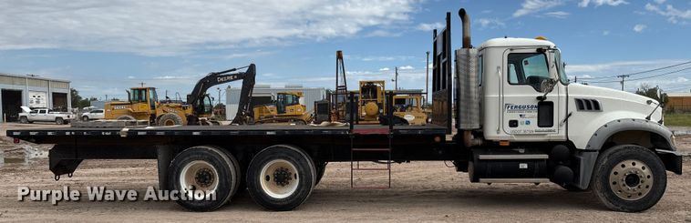image for item EM0583 2008 Mack GU713 flatbed truck