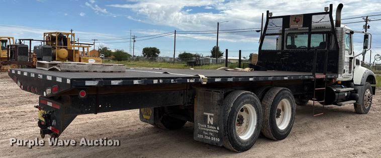 image for item EM0583 2008 Mack GU713 flatbed truck