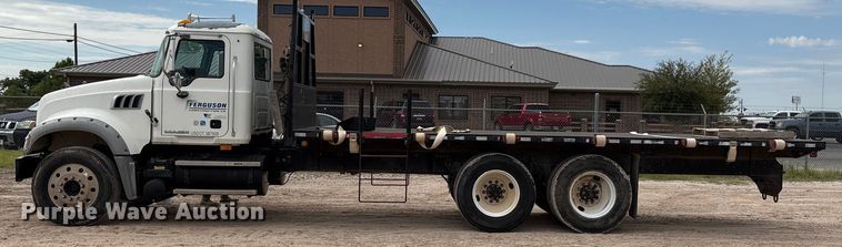 image for item EM0583 2008 Mack GU713 flatbed truck