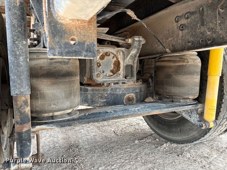 image for item EM0583 2008 Mack GU713 flatbed truck