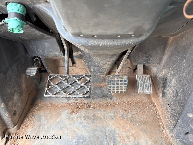 image for item EM0583 2008 Mack GU713 flatbed truck