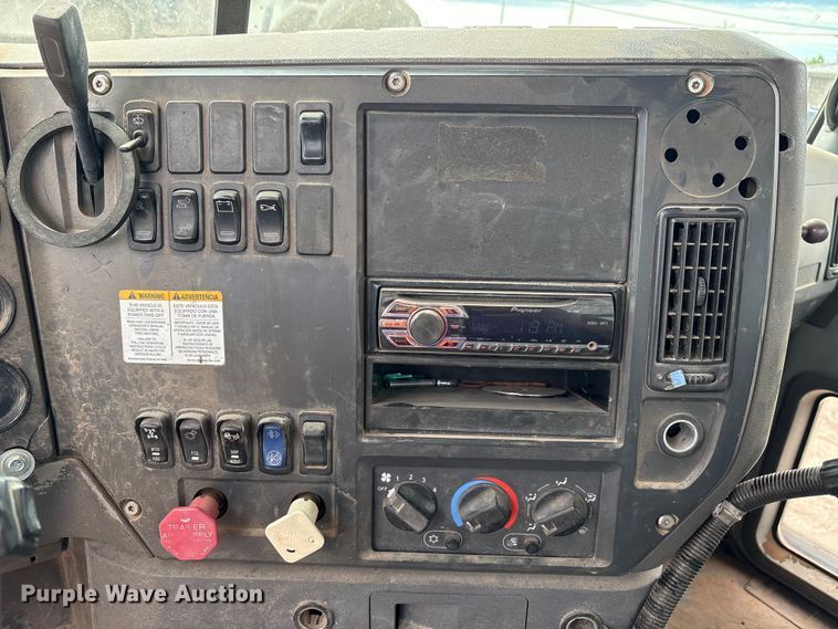 image for item EM0583 2008 Mack GU713 flatbed truck