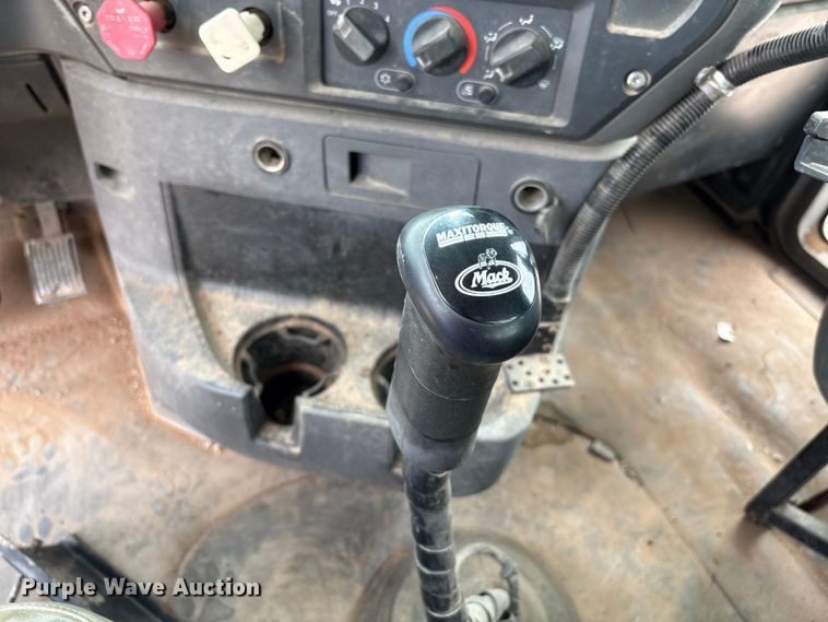 image for item EM0583 2008 Mack GU713 flatbed truck