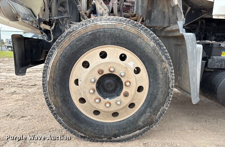 image for item EM0583 2008 Mack GU713 flatbed truck