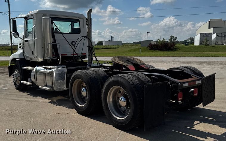 image for item EM2305 2016 Mack CXU613 semi truck