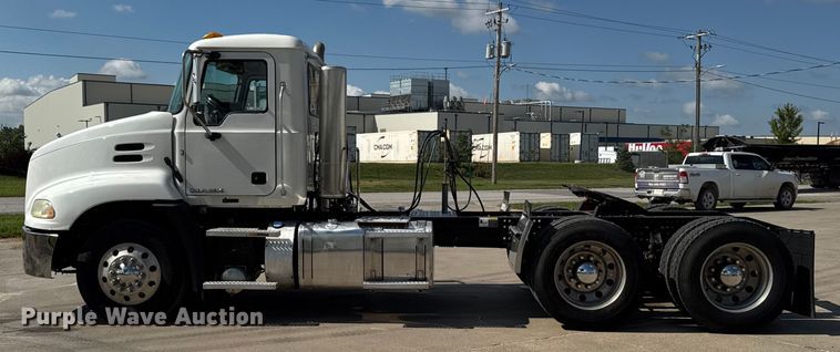 image for item EM2305 2016 Mack CXU613 semi truck