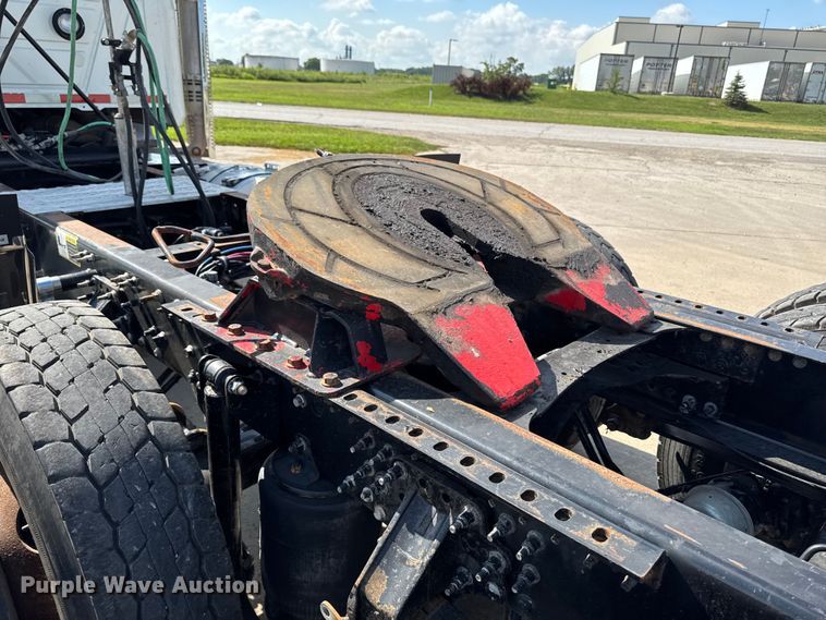 image for item EM2305 2016 Mack CXU613 semi truck