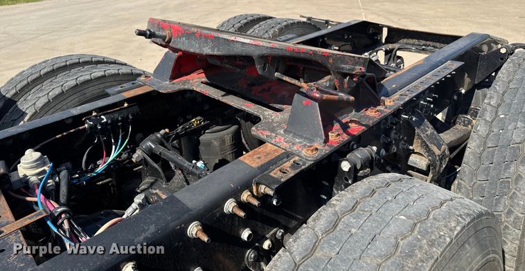 image for item EM2305 2016 Mack CXU613 semi truck