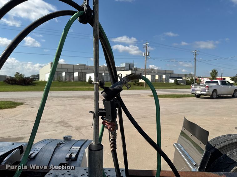 image for item EM2305 2016 Mack CXU613 semi truck