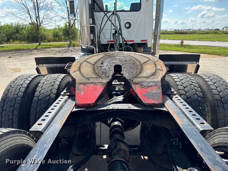 image for item EM2305 2016 Mack CXU613 semi truck