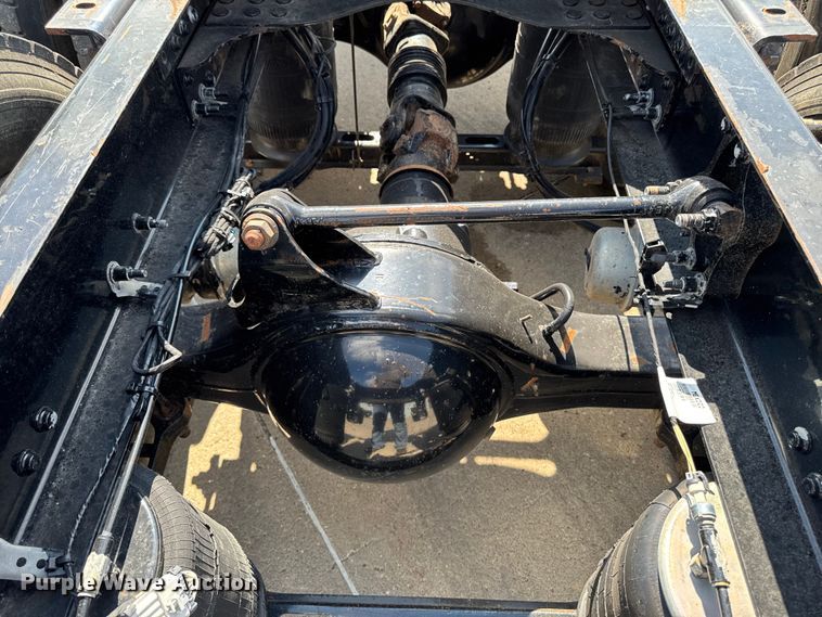 image for item EM2305 2016 Mack CXU613 semi truck