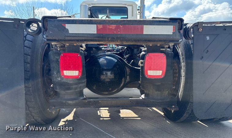 image for item EM2305 2016 Mack CXU613 semi truck