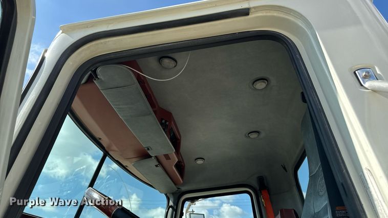 image for item EM2305 2016 Mack CXU613 semi truck