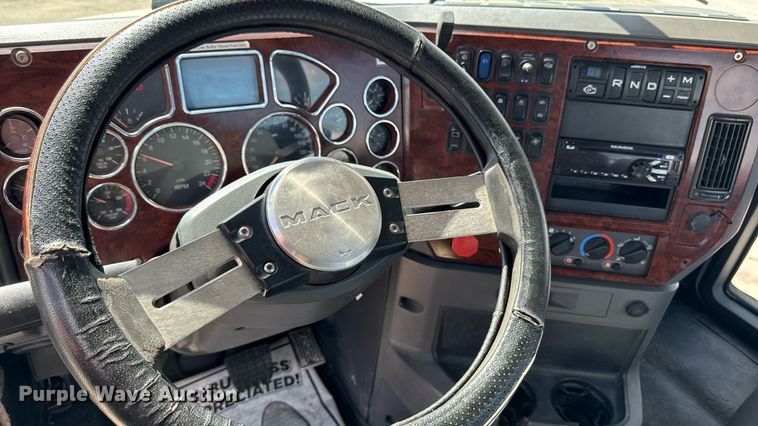 image for item EM2305 2016 Mack CXU613 semi truck