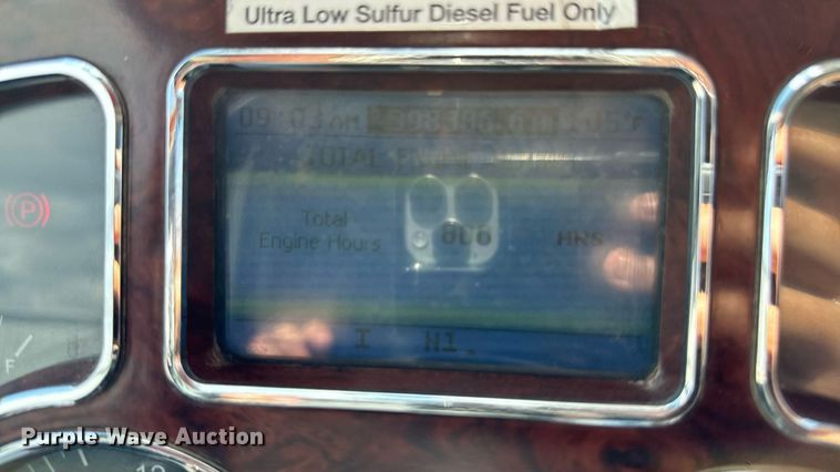 image for item EM2305 2016 Mack CXU613 semi truck