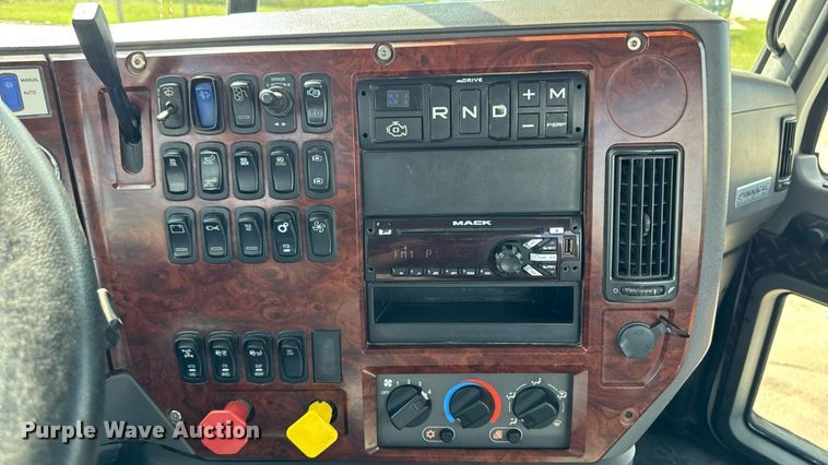 image for item EM2305 2016 Mack CXU613 semi truck