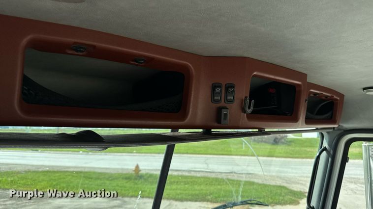 image for item EM2305 2016 Mack CXU613 semi truck