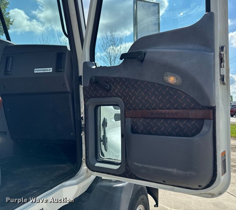 image for item EM2305 2016 Mack CXU613 semi truck