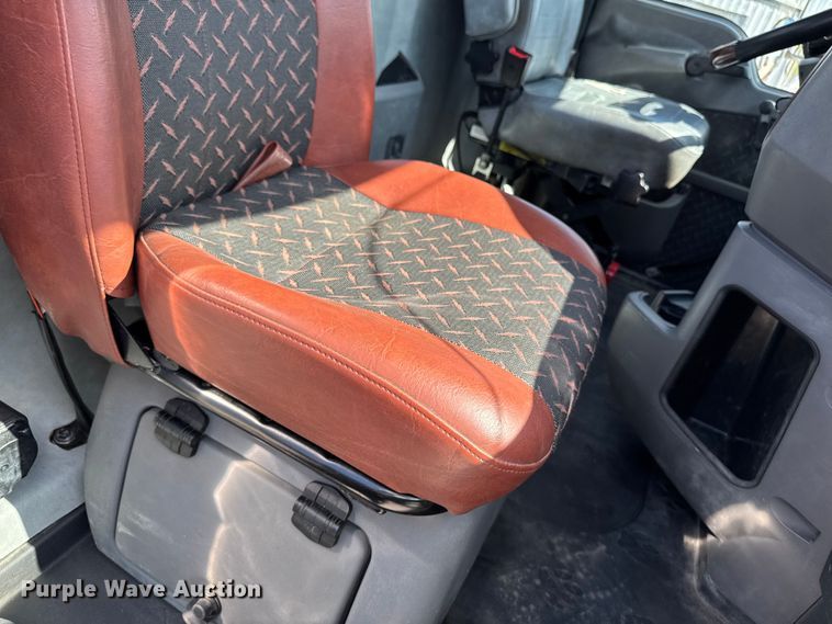 image for item EM2305 2016 Mack CXU613 semi truck