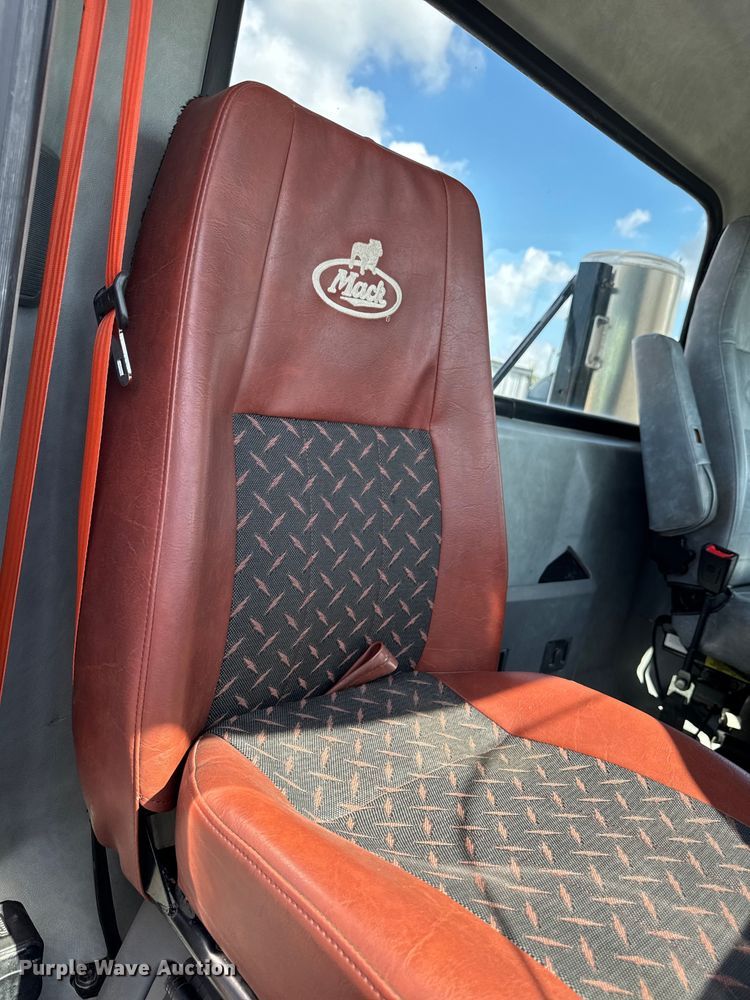 image for item EM2305 2016 Mack CXU613 semi truck