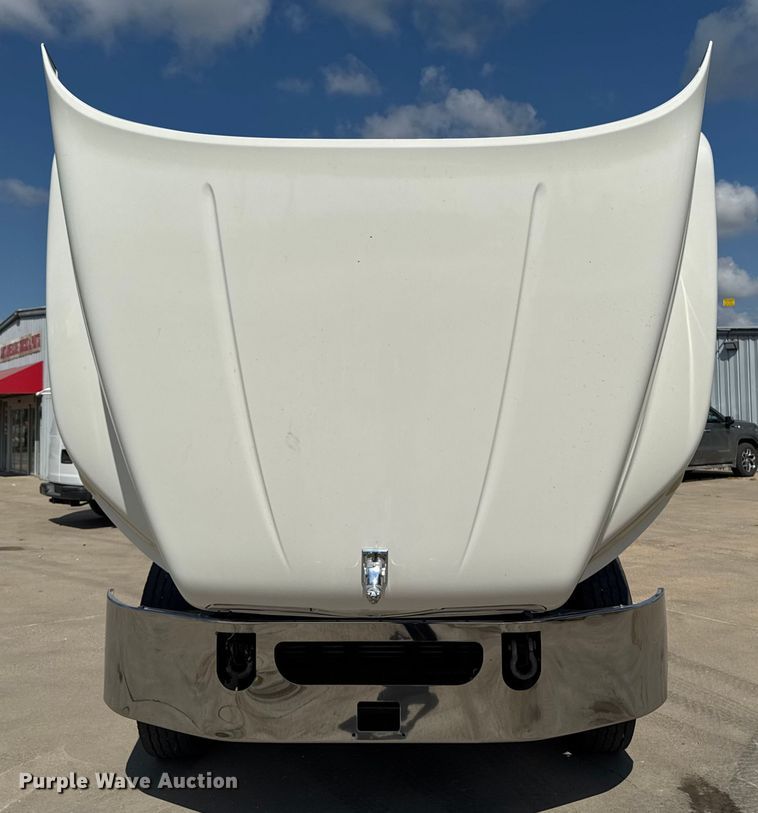 image for item EM2305 2016 Mack CXU613 semi truck