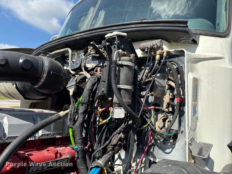 image for item EM2305 2016 Mack CXU613 semi truck