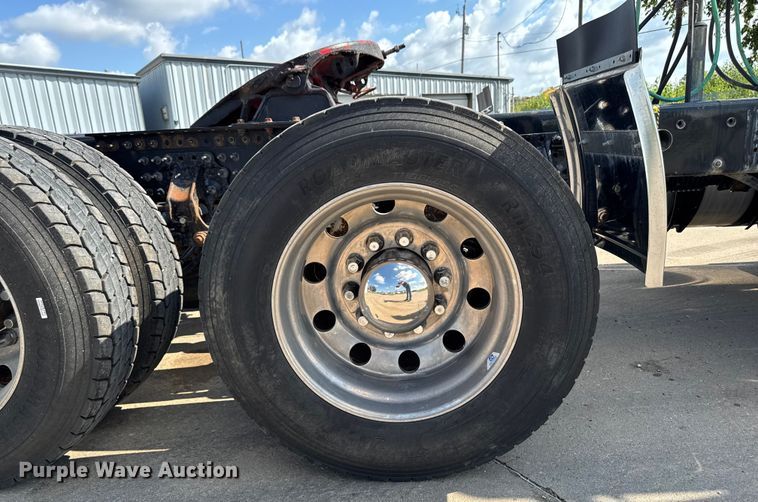 image for item EM2305 2016 Mack CXU613 semi truck