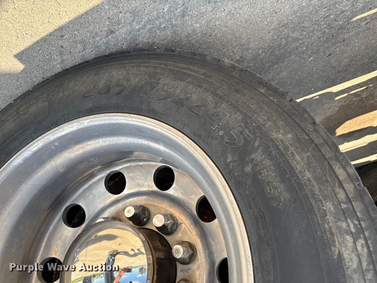 image for item EM2305 2016 Mack CXU613 semi truck