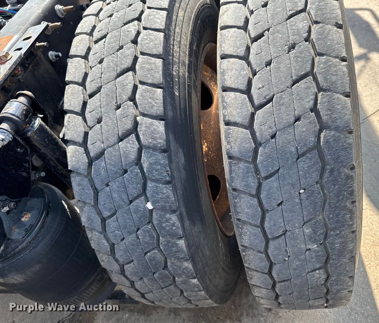 image for item EM2305 2016 Mack CXU613 semi truck