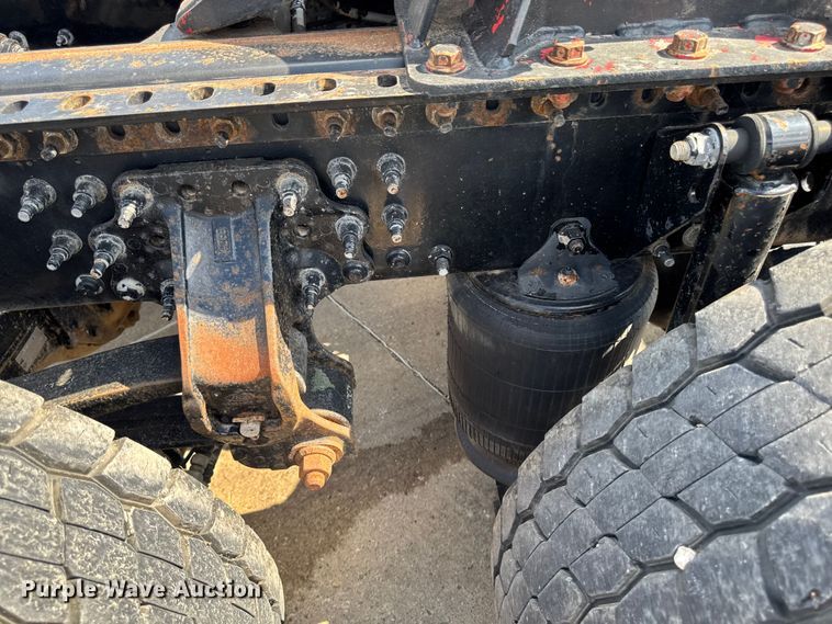 image for item EM2305 2016 Mack CXU613 semi truck