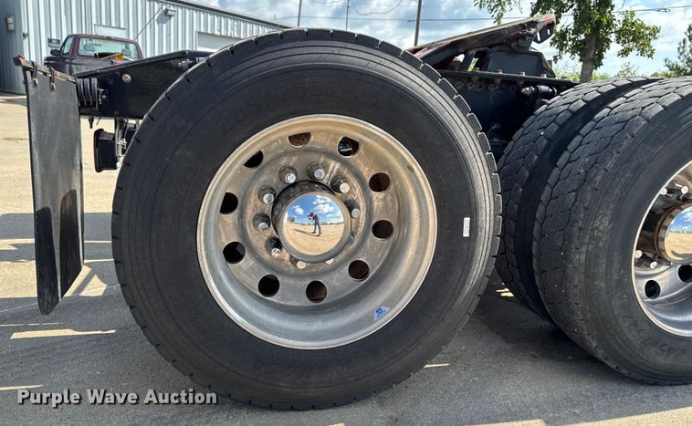 image for item EM2305 2016 Mack CXU613 semi truck