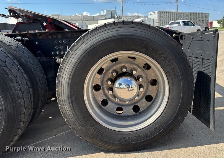 image for item EM2305 2016 Mack CXU613 semi truck