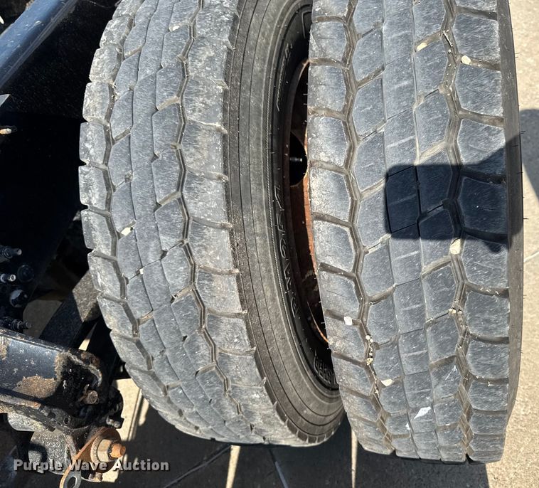 image for item EM2305 2016 Mack CXU613 semi truck