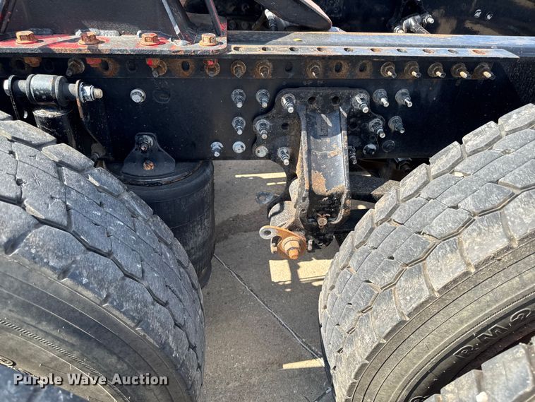 image for item EM2305 2016 Mack CXU613 semi truck