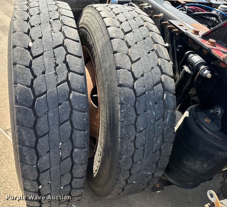 image for item EM2305 2016 Mack CXU613 semi truck