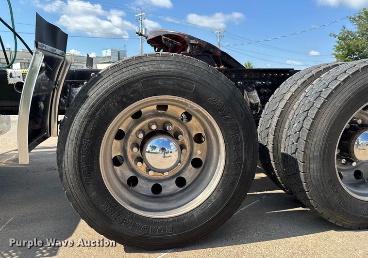 image for item EM2305 2016 Mack CXU613 semi truck