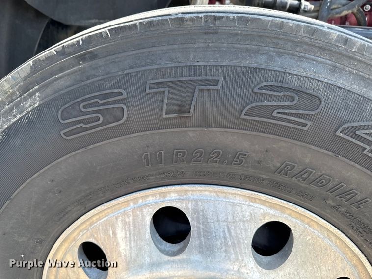 image for item EM2305 2016 Mack CXU613 semi truck