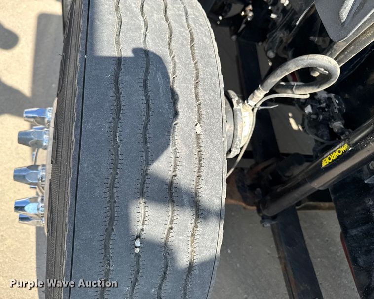 image for item EM2305 2016 Mack CXU613 semi truck