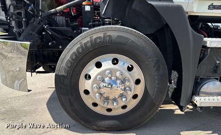 image for item EM2305 2016 Mack CXU613 semi truck